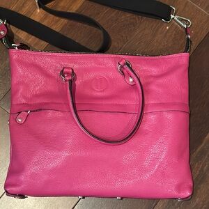 Italian Idea 🎉host pick!🎉pebble grain leather convertible bag in bright pink